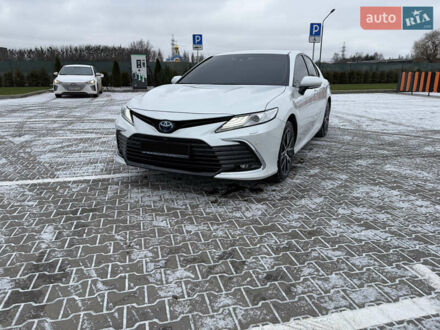 Белый Тойота Камри, объемом двигателя 2.49 л и пробегом 33 тыс. км за 38500 $, фото 1 на Automoto.ua