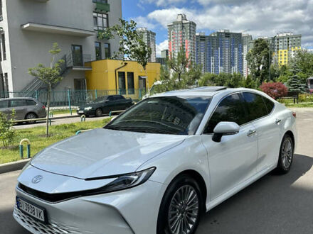 Тойота Камрі 2024 у Києві на Automoto.ua Білий Тойота Камрі, об'ємом двигуна 1.99 л та пробігом 5 тис. км за 33500 $, фото 1 на Automoto.ua