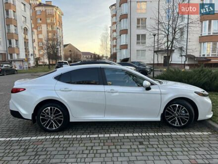 Білий Тойота Камрі, об'ємом двигуна 2.5 л та пробігом 10 тис. км за 41500 $, фото 1 на Automoto.ua