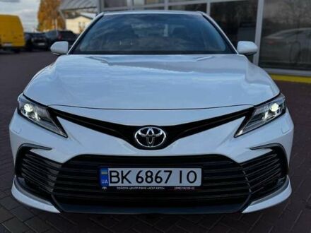 Тойота Камрі 2024 у Рівному на Automoto.ua Білий Тойота Камрі, об'ємом двигуна 2.49 л та пробігом 6 тис. км за 31500 $, фото 1 на Automoto.ua