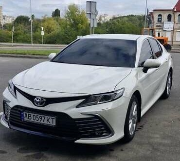 Білий Тойота Камрі, об'ємом двигуна 2.49 л та пробігом 22 тис. км за 29300 $, фото 1 на Automoto.ua