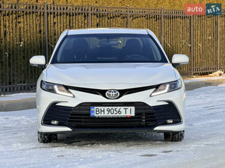 Білий Тойота Камрі, об'ємом двигуна 2.49 л та пробігом 2 тис. км за 33500 $, фото 1 на Automoto.ua