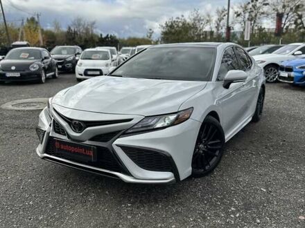 Тойота Камри 2024 в Буче на Automoto.ua Белый Тойота Камри, объемом двигателя 2.49 л и пробегом 24 тыс. км за 36000 $, фото 1 на Automoto.ua