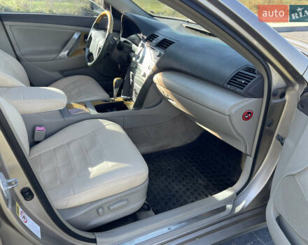 Бежевий Тойота Камрі, об'ємом двигуна 3.5 л та пробігом 262 тис. км за 7990 $, фото 8 на Automoto.ua