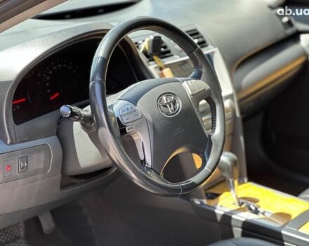 Бежевий Тойота Камрі, об'ємом двигуна 2.4 л та пробігом 325 тис. км за 9890 $, фото 23 на Automoto.ua