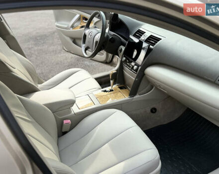 Бежевий Тойота Камрі, об'ємом двигуна 3.5 л та пробігом 183 тис. км за 10700 $, фото 12 на Automoto.ua