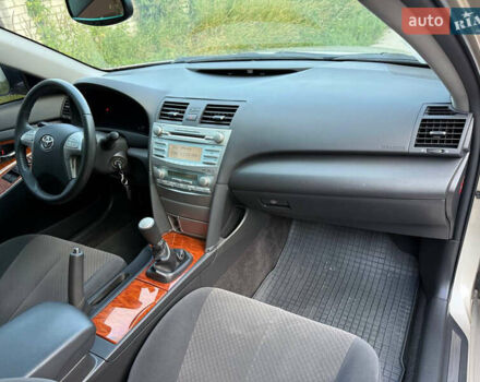 Тойота Камри 2008 в Харькове на Automoto.ua Бежевый Тойота Камри, объемом двигателя 2.4 л и пробегом 73 тыс. км за 10000 $, фото 50 на Automoto.ua