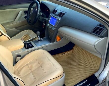 Бежевий Тойота Камрі, об'ємом двигуна 2.4 л та пробігом 170 тис. км за 7999 $, фото 4 на Automoto.ua
