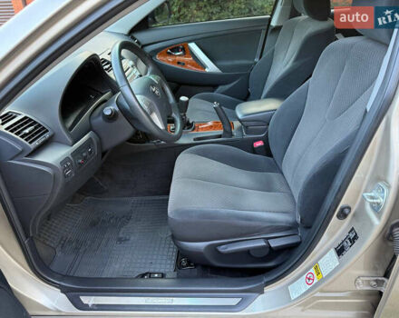 Тойота Камри 2008 в Харькове на Automoto.ua Бежевый Тойота Камри, объемом двигателя 2.4 л и пробегом 73 тыс. км за 10000 $, фото 32 на Automoto.ua