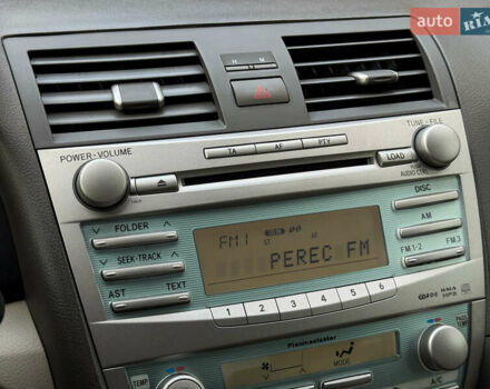 Бежевий Тойота Камрі, об'ємом двигуна 2.4 л та пробігом 305 тис. км за 7500 $, фото 25 на Automoto.ua