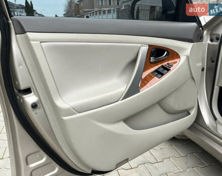 Бежевий Тойота Камрі, об'ємом двигуна 3.5 л та пробігом 170 тис. км за 8999 $, фото 41 на Automoto.ua