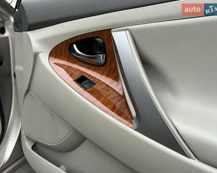 Бежевий Тойота Камрі, об'ємом двигуна 3.5 л та пробігом 170 тис. км за 9900 $, фото 47 на Automoto.ua