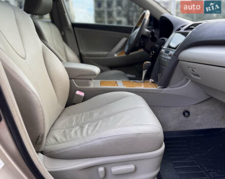 Бежевый Тойота Камри, объемом двигателя 3.5 л и пробегом 156 тыс. км за 9500 $, фото 32 на Automoto.ua