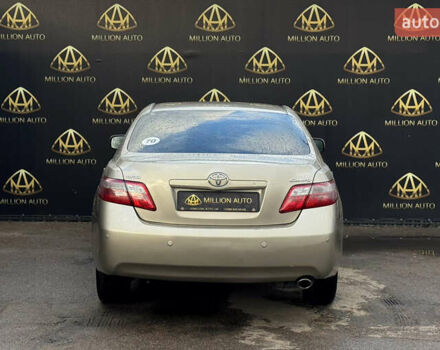 Бежевий Тойота Камрі, об'ємом двигуна 2.4 л та пробігом 305 тис. км за 7500 $, фото 4 на Automoto.ua