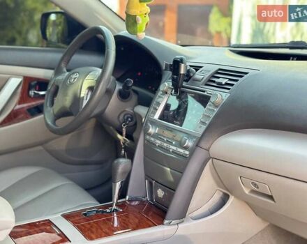 Бежевий Тойота Камрі, об'ємом двигуна 2.36 л та пробігом 149 тис. км за 9000 $, фото 17 на Automoto.ua