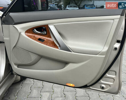 Бежевий Тойота Камрі, об'ємом двигуна 3.5 л та пробігом 170 тис. км за 9900 $, фото 53 на Automoto.ua