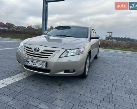 Бежевый Тойота Камри, объемом двигателя 3.5 л и пробегом 339 тыс. км за 9300 $, фото 1 на Automoto.ua