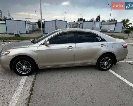 Бежевий Тойота Камрі, об'ємом двигуна 2.4 л та пробігом 300 тис. км за 8200 $, фото 2 на Automoto.ua