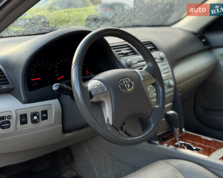 Бежевий Тойота Камрі, об'ємом двигуна 2.4 л та пробігом 305 тис. км за 7500 $, фото 7 на Automoto.ua