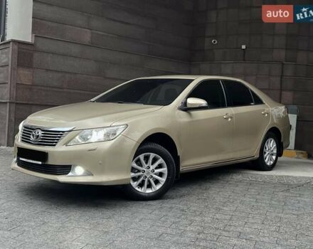 Бежевий Тойота Камрі, об'ємом двигуна 2.5 л та пробігом 247 тис. км за 12350 $, фото 2 на Automoto.ua