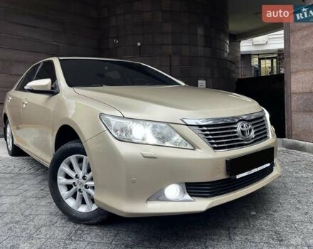 Бежевий Тойота Камрі, об'ємом двигуна 2.5 л та пробігом 247 тис. км за 12350 $, фото 4 на Automoto.ua