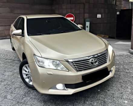 Бежевий Тойота Камрі, об'ємом двигуна 2.5 л та пробігом 247 тис. км за 11950 $, фото 2 на Automoto.ua