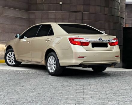 Бежевий Тойота Камрі, об'ємом двигуна 2.5 л та пробігом 247 тис. км за 11950 $, фото 1 на Automoto.ua
