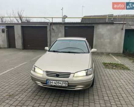 Бежевий Тойота Камрі, об'ємом двигуна 3 л та пробігом 350 тис. км за 3200 $, фото 1 на Automoto.ua