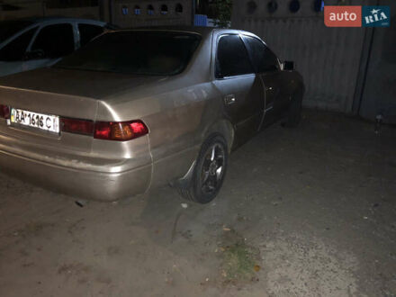 Тойота Камрі 2001 у Києві на Automoto.ua Бежевий Тойота Камрі, об'ємом двигуна 2.2 л та пробігом 270 тис. км за 1500 $, фото 1 на Automoto.ua