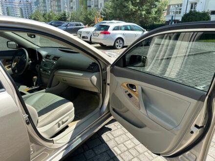Бежевый Тойота Камри, объемом двигателя 3.5 л и пробегом 250 тыс. км за 8700 $, фото 1 на Automoto.ua