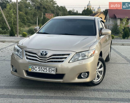 Бежевий Тойота Камрі, об'ємом двигуна 2.4 л та пробігом 295 тис. км за 10700 $, фото 1 на Automoto.ua