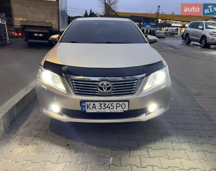 Бежевый Тойота Камри, объемом двигателя 2.49 л и пробегом 229 тыс. км за 10000 $, фото 1 на Automoto.ua