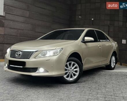Бежевий Тойота Камрі, об'ємом двигуна 2.5 л та пробігом 247 тис. км за 12350 $, фото 1 на Automoto.ua