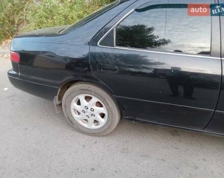 Черный Тойота Камри, объемом двигателя 2.2 л и пробегом 350 тыс. км за 3000 $, фото 1 на Automoto.ua