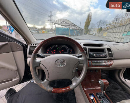 Черный Тойота Камри, объемом двигателя 2.4 л и пробегом 326 тыс. км за 6300 $, фото 18 на Automoto.ua