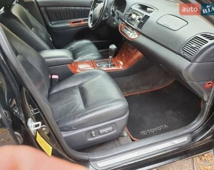 Чорний Тойота Камрі, об'ємом двигуна 3 л та пробігом 218 тис. км за 6400 $, фото 6 на Automoto.ua