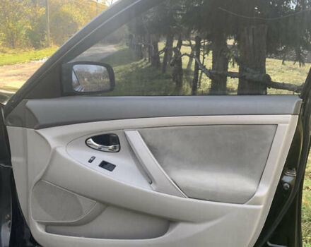 Чорний Тойота Камрі, об'ємом двигуна 2.4 л та пробігом 274 тис. км за 7500 $, фото 8 на Automoto.ua