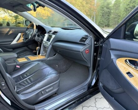 Черный Тойота Камри, объемом двигателя 3.5 л и пробегом 245 тыс. км за 7500 $, фото 14 на Automoto.ua