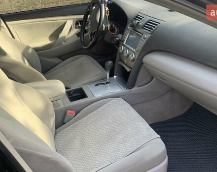 Чорний Тойота Камрі, об'ємом двигуна 2.4 л та пробігом 274 тис. км за 7500 $, фото 4 на Automoto.ua