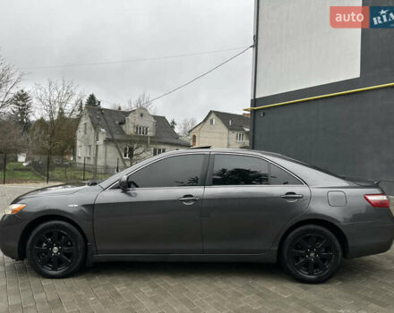 Черный Тойота Камри, объемом двигателя 2.4 л и пробегом 350 тыс. км за 6500 $, фото 2 на Automoto.ua