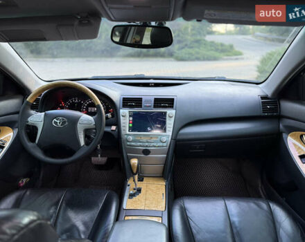 Черный Тойота Камри, объемом двигателя 3.5 л и пробегом 300 тыс. км за 7500 $, фото 16 на Automoto.ua