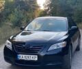 Черный Тойота Камри, объемом двигателя 2.4 л и пробегом 350 тыс. км за 7500 $, фото 1 на Automoto.ua