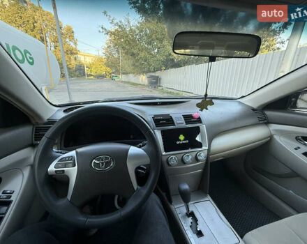 Черный Тойота Камри, объемом двигателя 2.36 л и пробегом 300 тыс. км за 7600 $, фото 7 на Automoto.ua