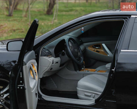 Черный Тойота Камри, объемом двигателя 3.46 л и пробегом 316 тыс. км за 9500 $, фото 55 на Automoto.ua