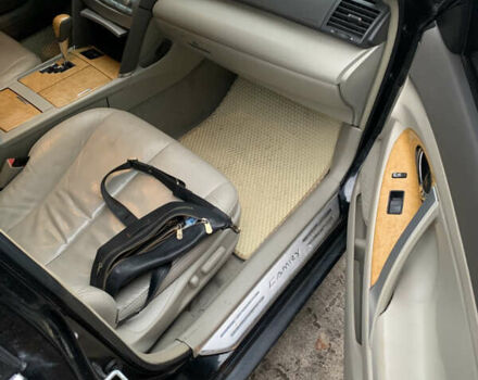 Черный Тойота Камри, объемом двигателя 3.5 л и пробегом 325 тыс. км за 7999 $, фото 24 на Automoto.ua