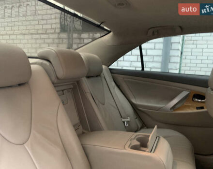 Черный Тойота Камри, объемом двигателя 3.5 л и пробегом 325 тыс. км за 7999 $, фото 25 на Automoto.ua