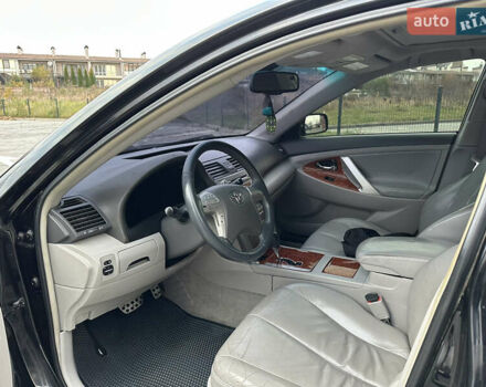 Черный Тойота Камри, объемом двигателя 3.5 л и пробегом 288 тыс. км за 8200 $, фото 9 на Automoto.ua