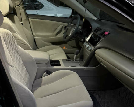 Черный Тойота Камри, объемом двигателя 2.36 л и пробегом 300 тыс. км за 7600 $, фото 12 на Automoto.ua