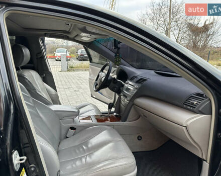 Черный Тойота Камри, объемом двигателя 3.5 л и пробегом 288 тыс. км за 8200 $, фото 11 на Automoto.ua