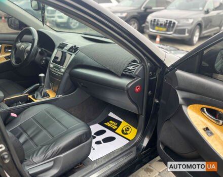 Черный Тойота Камри, объемом двигателя 2.4 л и пробегом 384 тыс. км за 9200 $, фото 20 на Automoto.ua